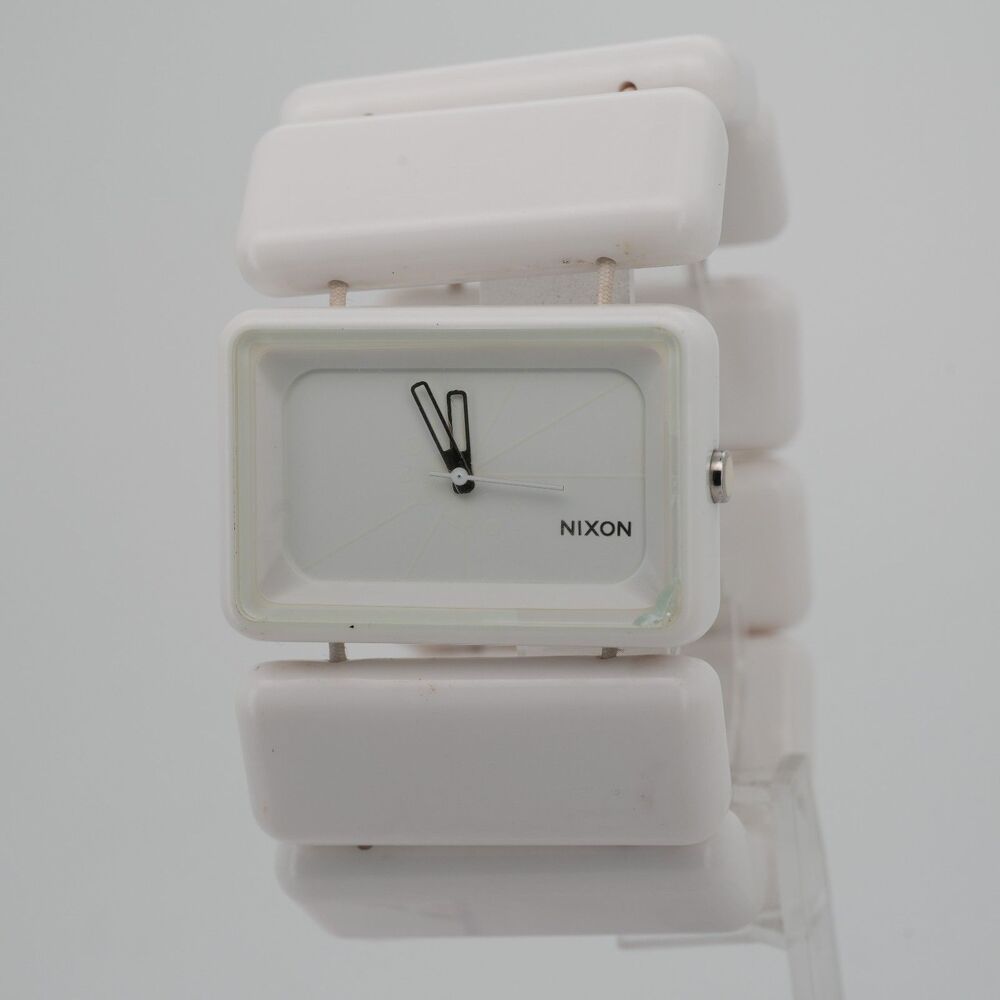 Nixon The Vega White Bangle Bracelet Watch New Battery Crystal Damage